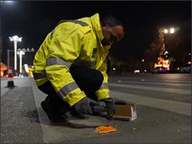 Cómo instalar ojos de gato vial